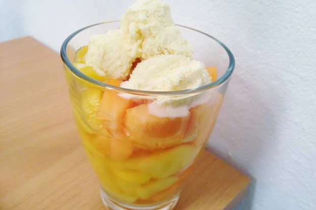 Betrunkene Fr&uuml;chte mit Eis