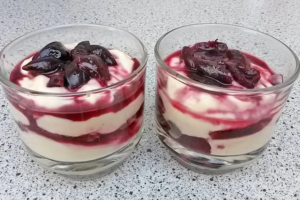 Kirschen-Schicht-Dessert