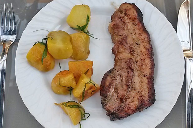 Gegrilltes Bauchfleisch