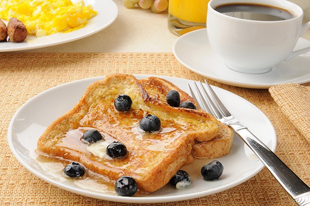 French Toast mit Heidelbeeren