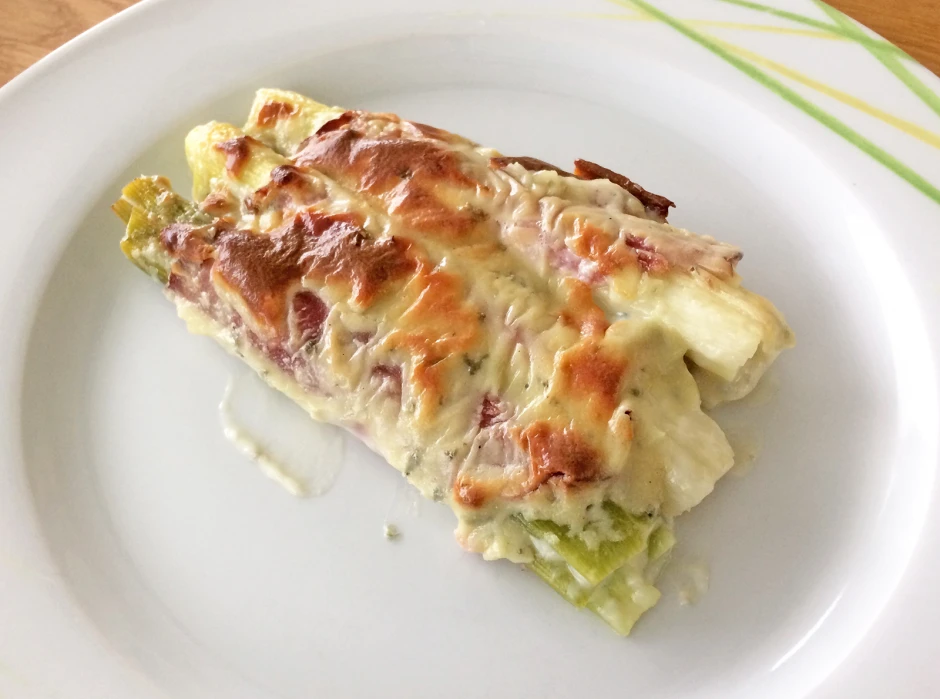 &Uuml;berbackener Lauch