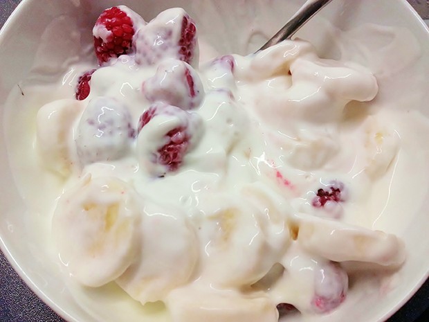 Joghurt mit Himbeere Banane