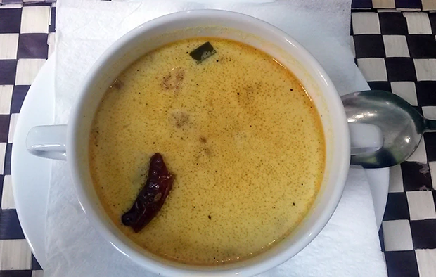 Scharfe Curry-Kokossuppe
