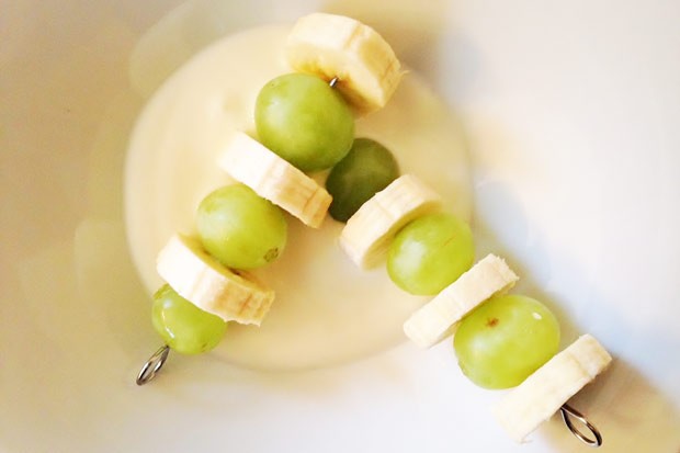Joghurt mit Obstspieße