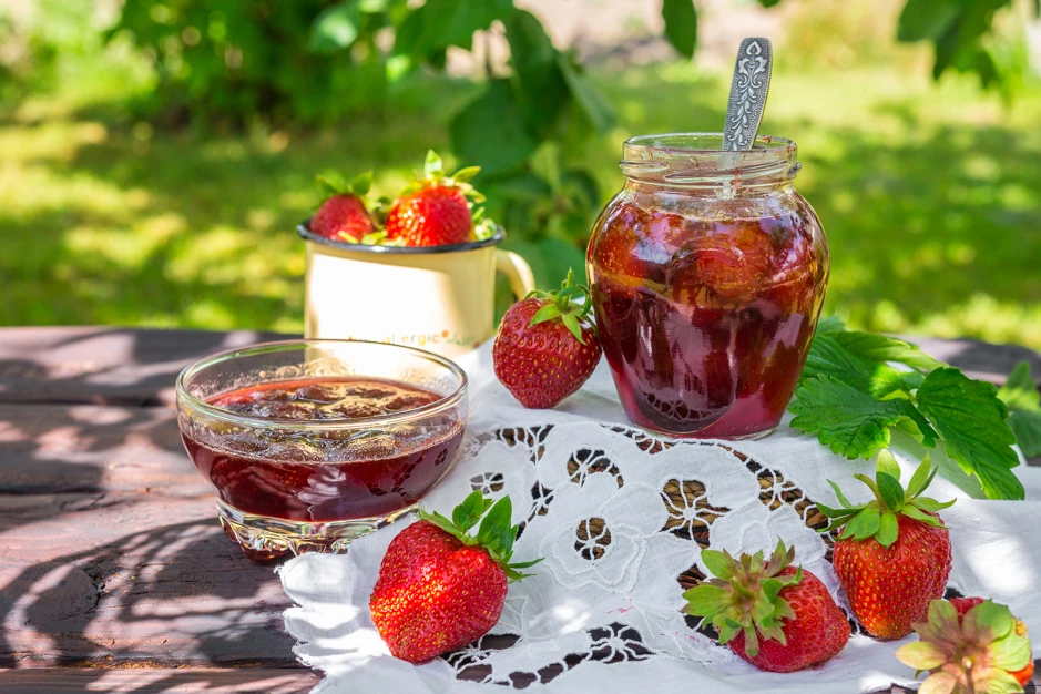 Erdbeeren in Rotwein