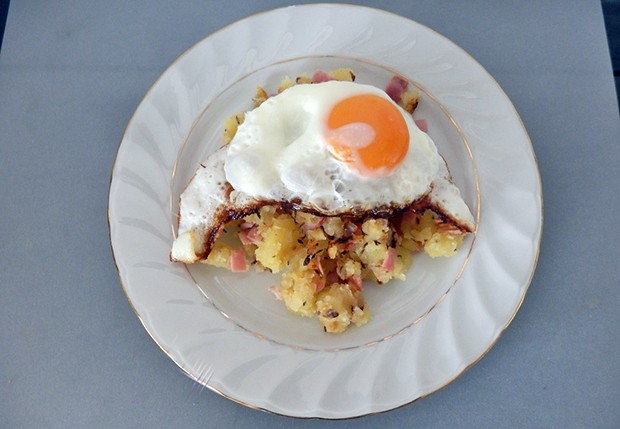 Wurstgröstl mit Spiegelei