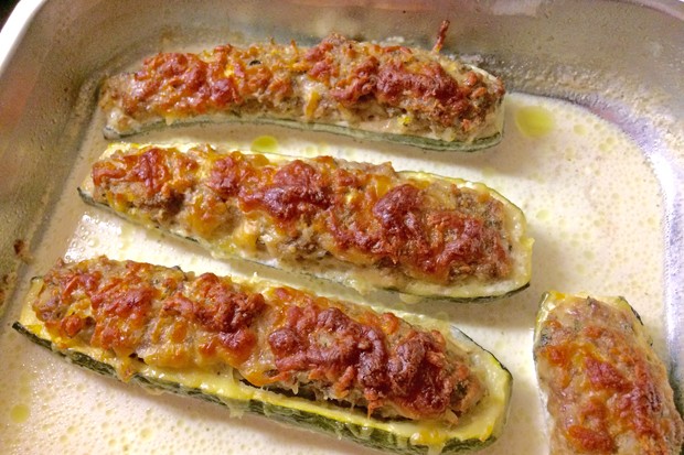 Gefüllte Zucchini