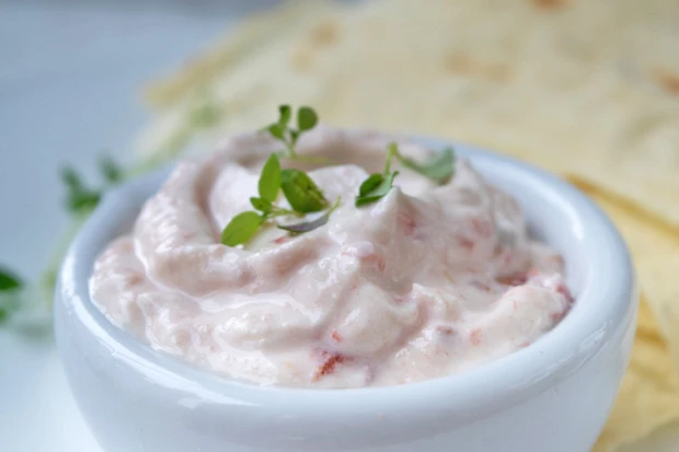 Tomaten-Feta-Creme mit Chili