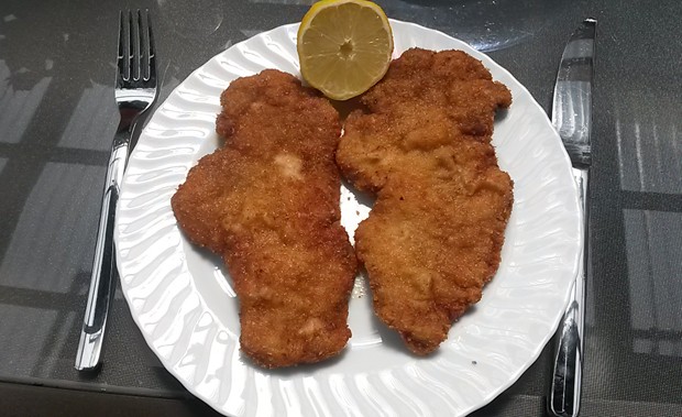 Panierte Schnitzel mit Knoblauch