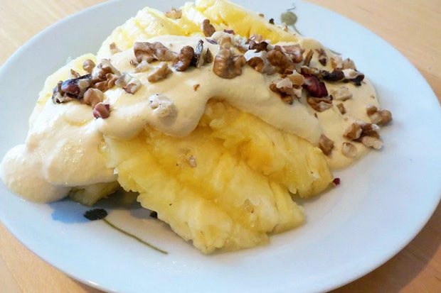 Ananas mit Joghurt