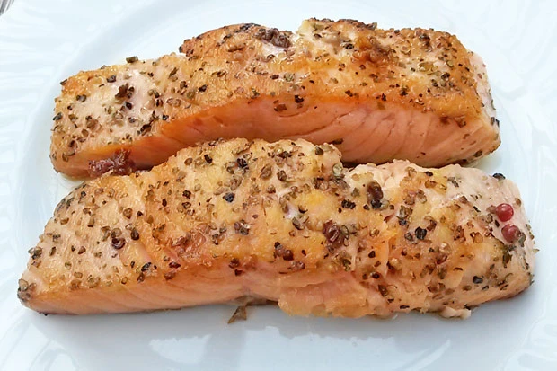 Gebratenes Lachsfilet