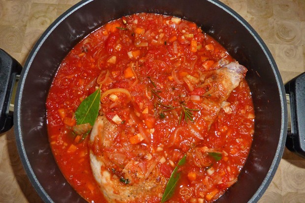 Kaninchen in Tomatensauce