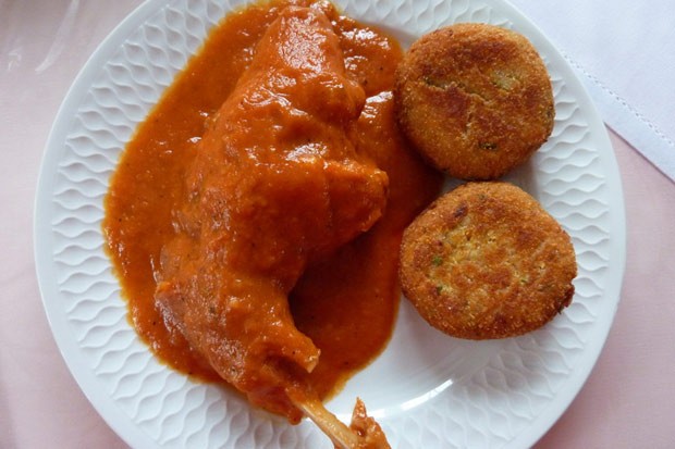 Kaninchen in Tomatensauce