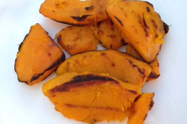 Hokkaidok&uuml;rbis gegrillt