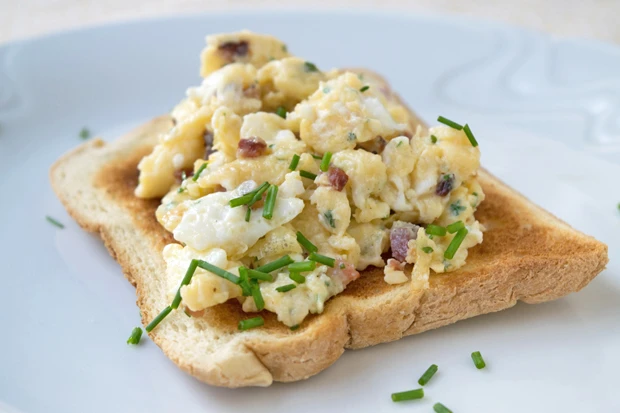 Toast mit R&uuml;hrei