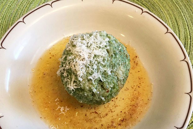 Spinatknödel mit flüssigem Gorgonzolakern