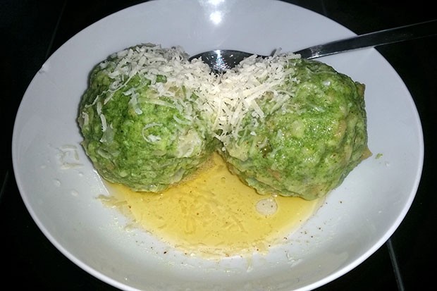 Spinatknödel mit flüssigem Gorgonzolakern