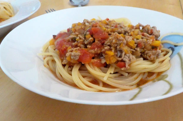 Spaghetti mit Gemüse-Fleischsauce