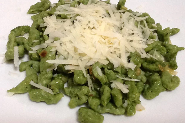 Spinatsp&auml;tzle mit Parmesan