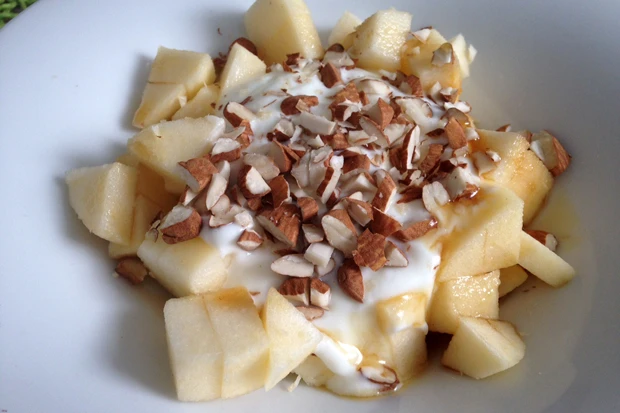 Jogurt mit Apfel Mandel