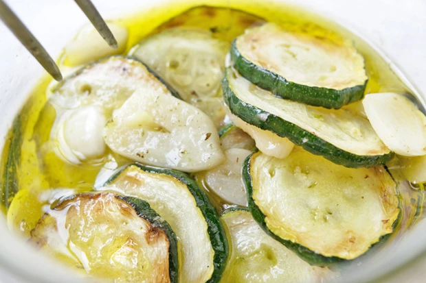 Zucchini in Olivenöl