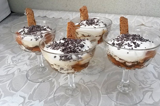 Joghurtcreme mit Cantuccini