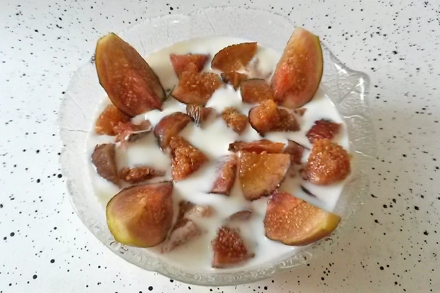 Joghurtcreme mit frischen Feigen