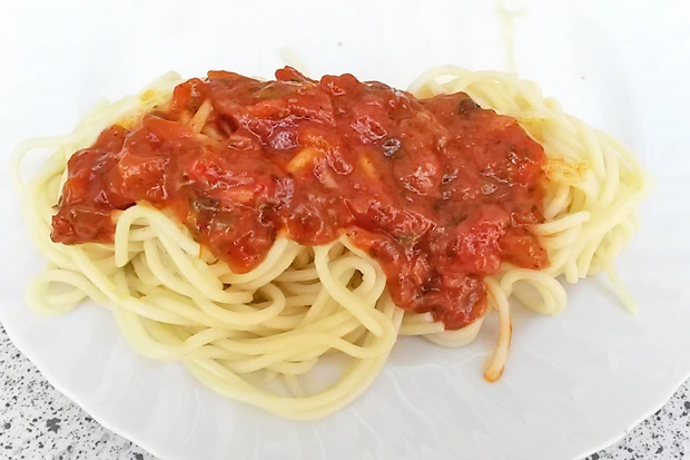 Italienische Tomatensauce mit Spaghetti