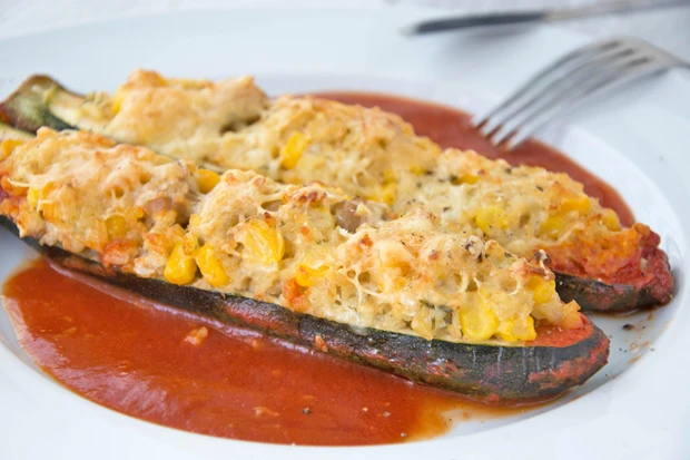 Zucchini mit Hirse-Pilz F&uuml;llung