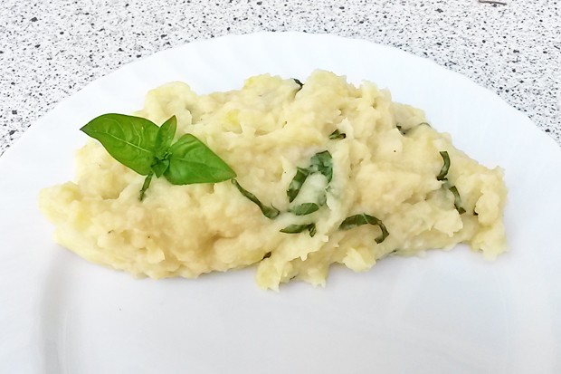 Sellerie-Kartoffelpüree mit Basilikum