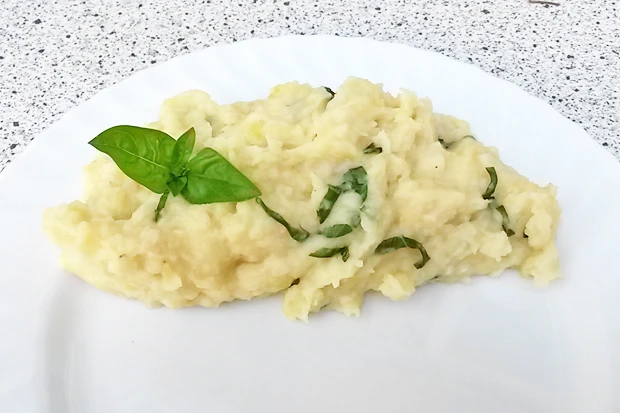 Sellerie-Kartoffelpüree mit Basilikum