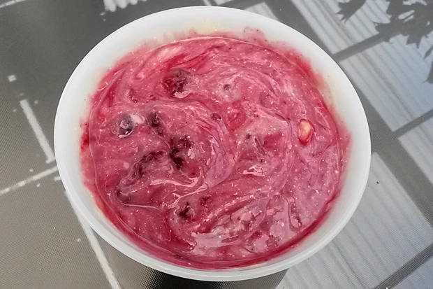 Marmorierte Brombeercreme