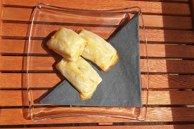 Bl&auml;tterteig-Bananen-Schoko-Taschen
