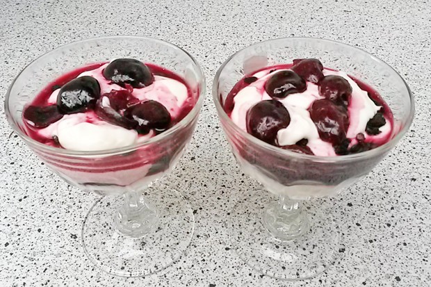 Kirschen-Schicht-Dessert