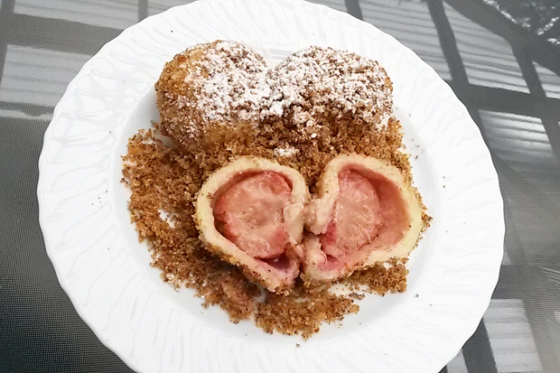 Erdbeerknödel mit Zimtbrösel