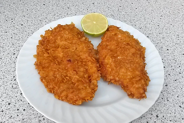 H&uuml;hnerschnitzel mit Cornflakes