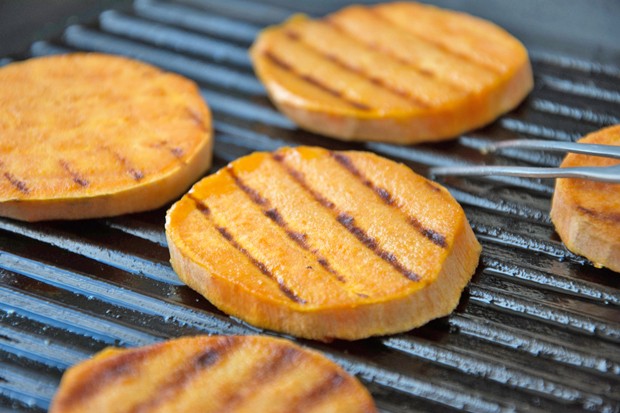 Gegrillte Süßkartoffel
