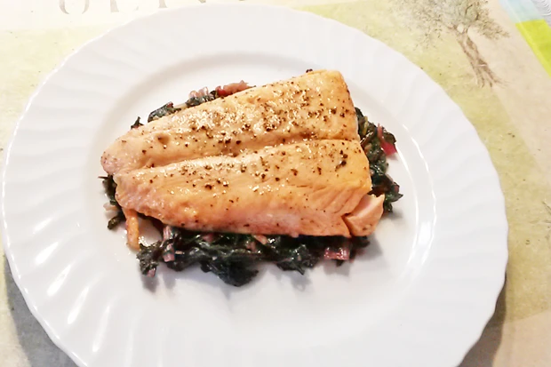 Ofenlachs auf Mangold