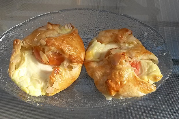 Topfengolatsche mit Marillen