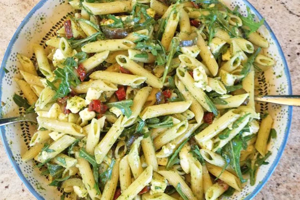 Mediterraner Nudelsalat