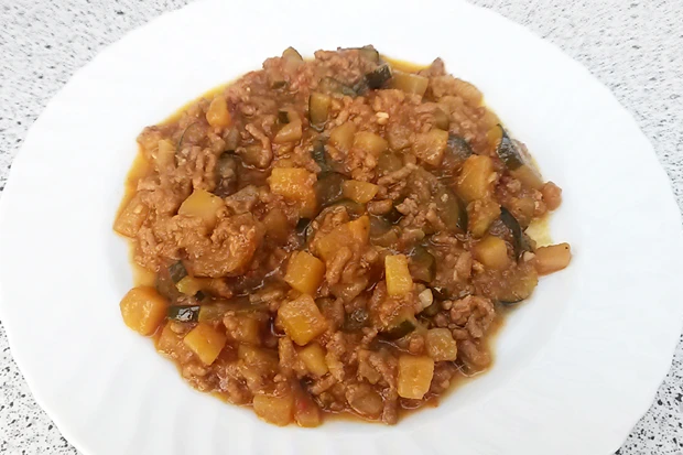 Zucchinigem&uuml;se mit Faschiertem