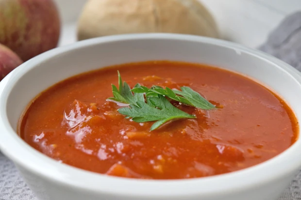 Tomaten-Apfel-Suppe