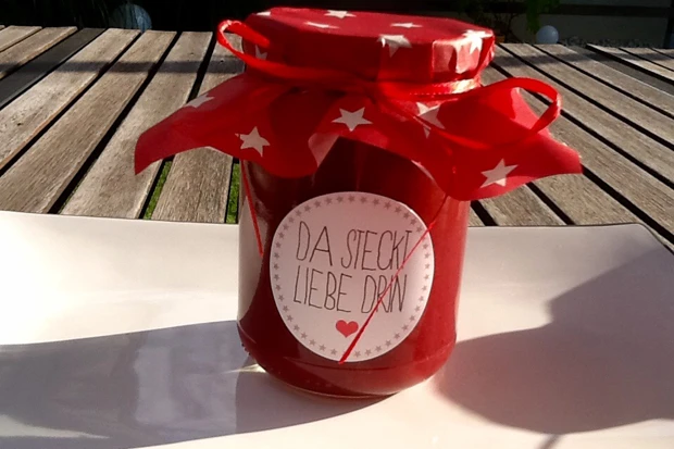 Ribisel-Heidelbeermarmelade mit Minze