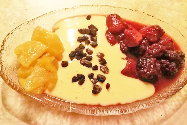 Karamellisierte Fr&uuml;chte mit Vanillesauce