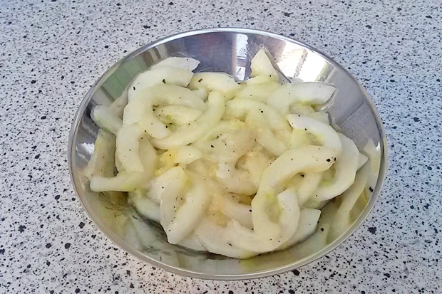 Gurkensalat mit Honig