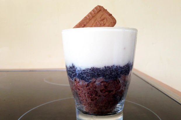 Mohn-Schichtdessert