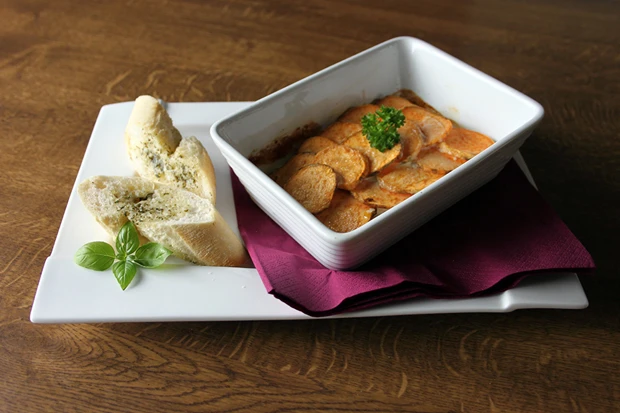 &Uuml;berbackenes Karree mit S&uuml;&szlig;kartoffeln