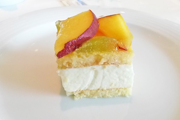Obstschnitten mit Topfencreme