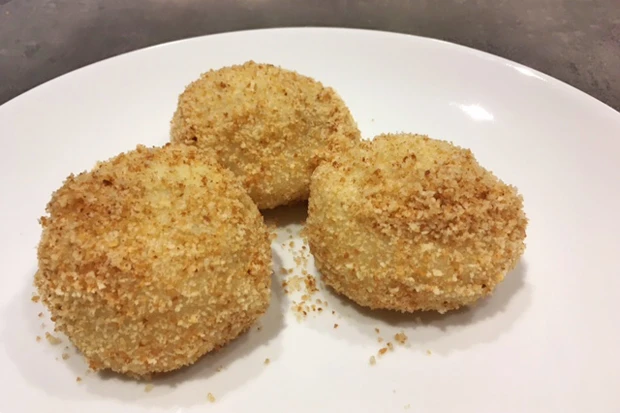 Zwetschkenknödel mit Kartoffelteig aus dem Dampfgarer