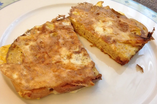 Schwarzbrot mit Ei gebraten